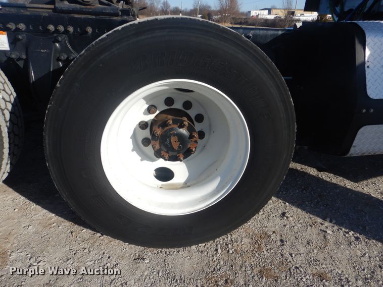 image for item HX9076 2014 Freightliner Cascadia  semi truck