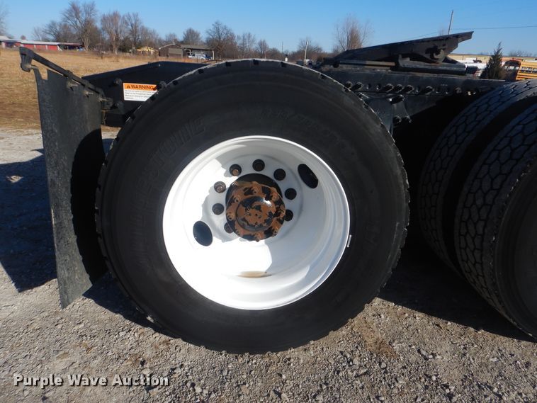 image for item HX9076 2014 Freightliner Cascadia  semi truck