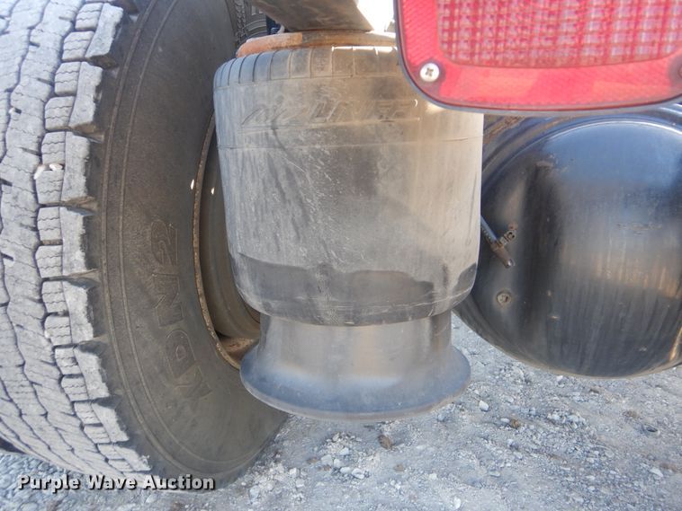 image for item HX9076 2014 Freightliner Cascadia  semi truck