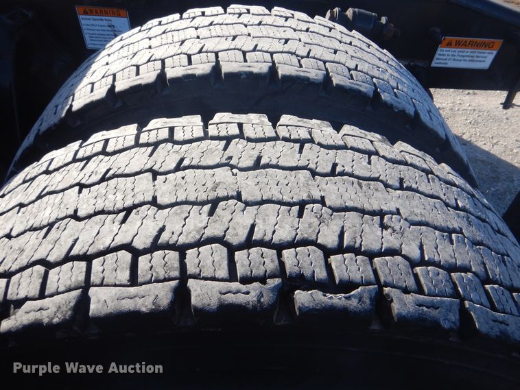 image for item HX9076 2014 Freightliner Cascadia  semi truck