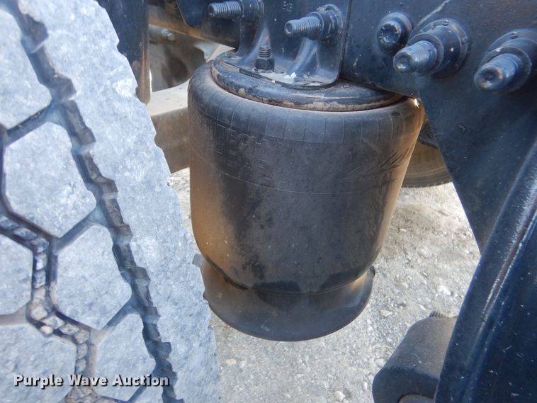 image for item HX9076 2014 Freightliner Cascadia  semi truck