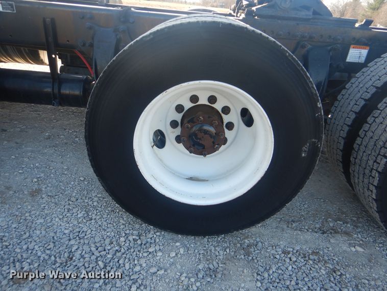 image for item HX9076 2014 Freightliner Cascadia  semi truck