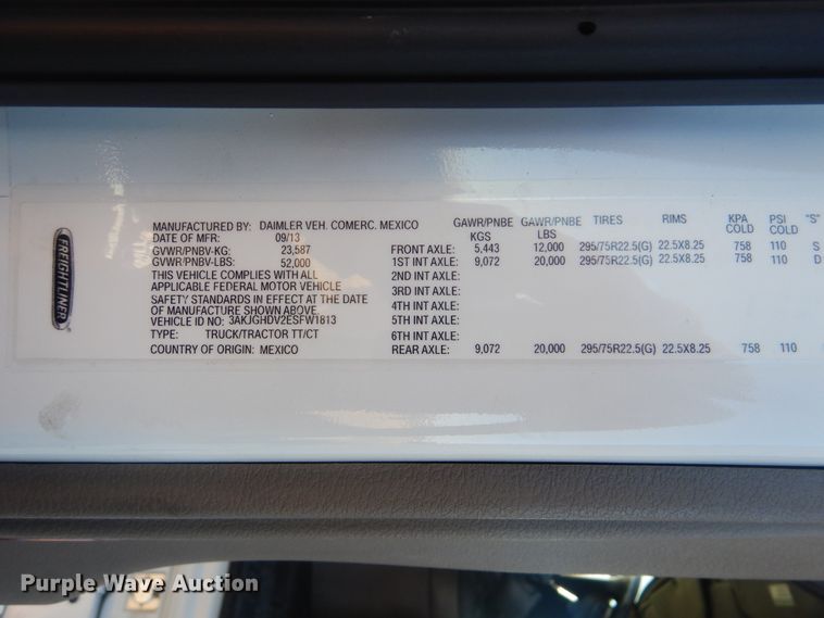 image for item HX9076 2014 Freightliner Cascadia  semi truck