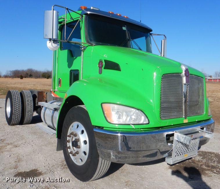 image for item HX9078 2010 Kenworth T370  truck cab and chassis