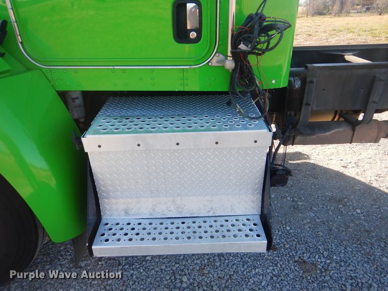 image for item HX9078 2010 Kenworth T370  truck cab and chassis