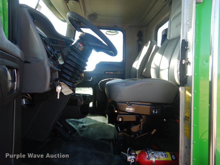 image for item HX9078 2010 Kenworth T370  truck cab and chassis