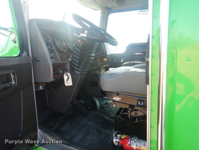 image for item HX9078 2010 Kenworth T370  truck cab and chassis