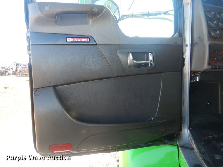 image for item HX9078 2010 Kenworth T370  truck cab and chassis