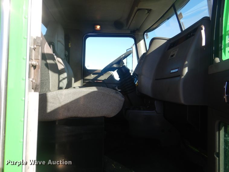 image for item HX9078 2010 Kenworth T370  truck cab and chassis