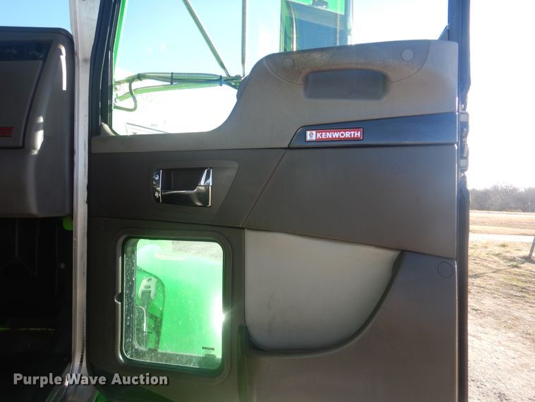 image for item HX9078 2010 Kenworth T370  truck cab and chassis