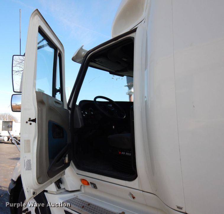 image for item HX9506 2012 International ProStar Plus  semi truck