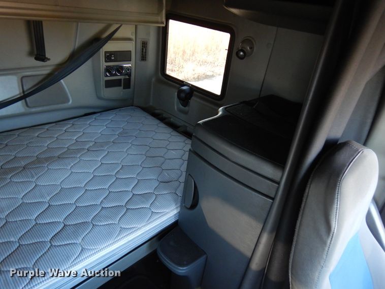 image for item HX9506 2012 International ProStar Plus  semi truck