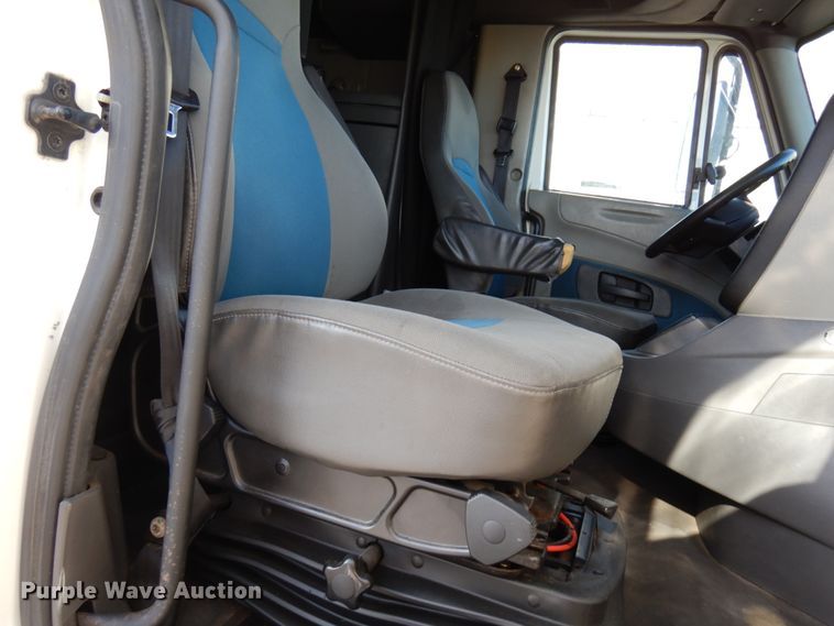 image for item HX9506 2012 International ProStar Plus  semi truck