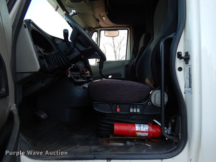 image for item HX9507 2013 International ProStar Plus  semi truck