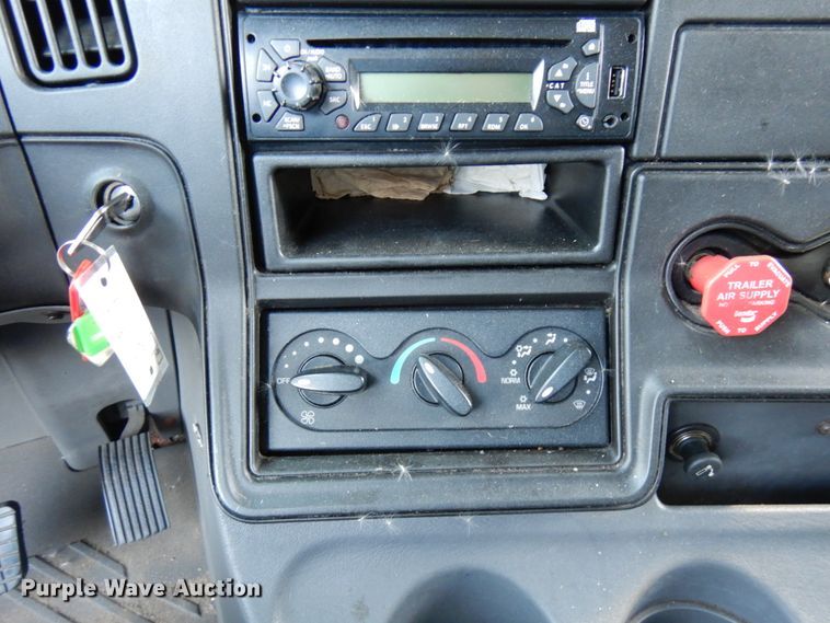 image for item HX9507 2013 International ProStar Plus  semi truck