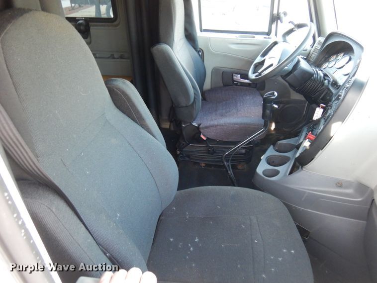 image for item HX9507 2013 International ProStar Plus  semi truck