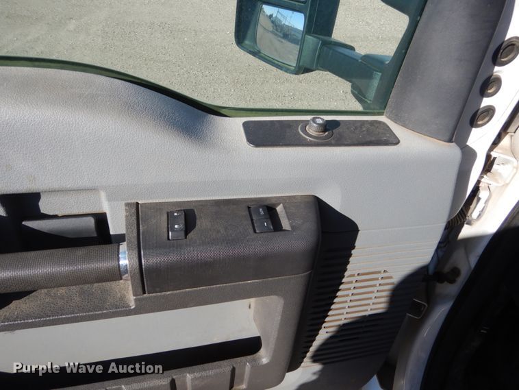 image for item DC8806 2012 Ford F550  shuttle bus