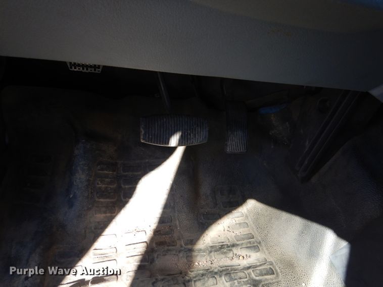 image for item DC8806 2012 Ford F550  shuttle bus