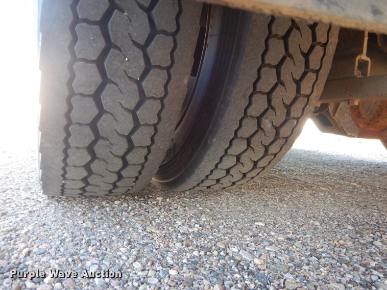 image for item DC8806 2012 Ford F550  shuttle bus