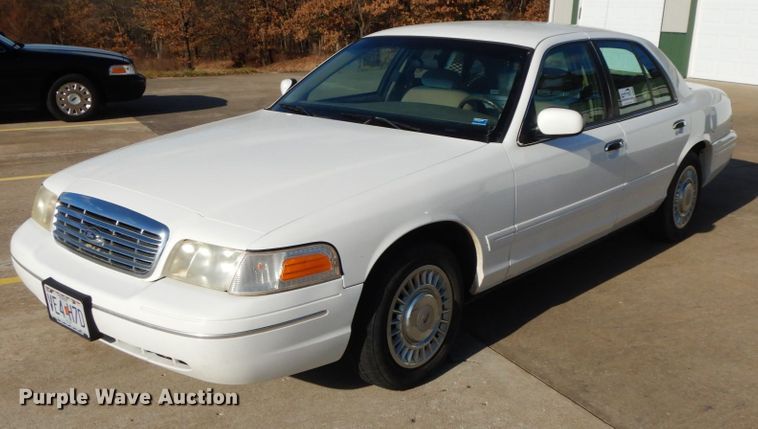 image for item DF3229 2001 Ford Crown Victoria Police Interceptor