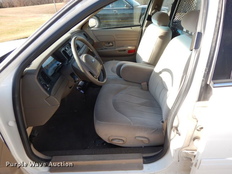 image for item DF3229 2001 Ford Crown Victoria Police Interceptor