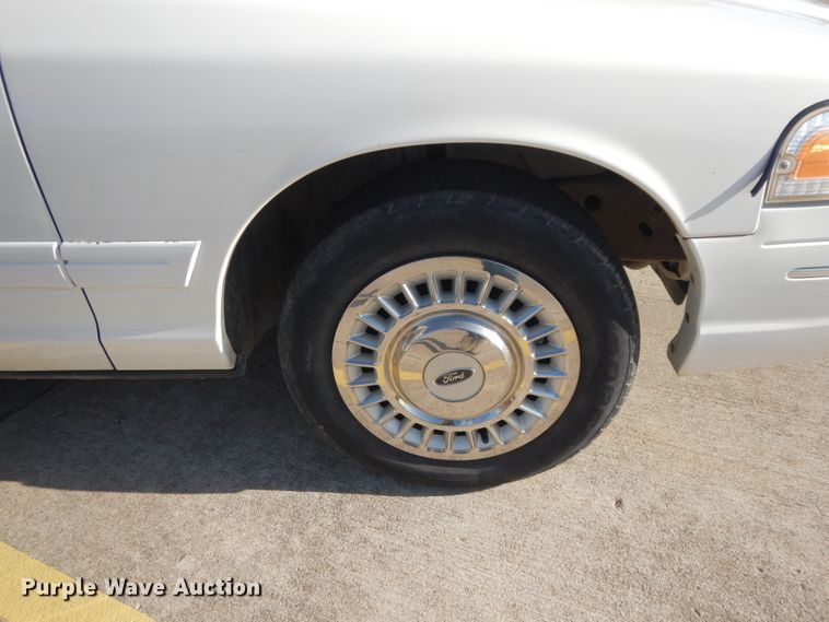 image for item DF3229 2001 Ford Crown Victoria Police Interceptor