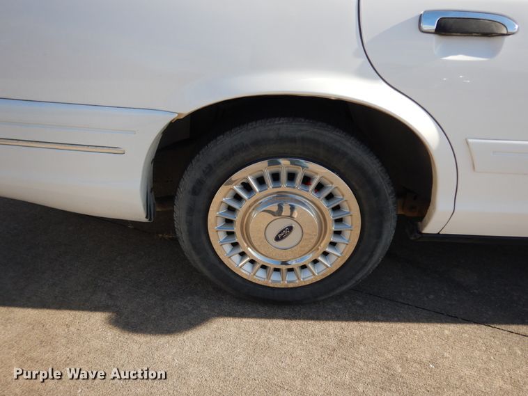 image for item DF3229 2001 Ford Crown Victoria Police Interceptor