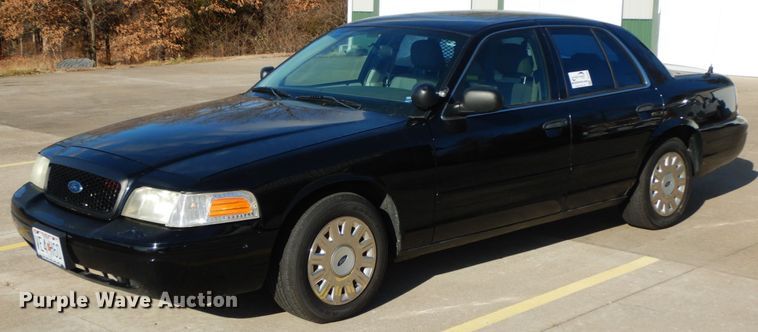 image for item DF3230 2005 Ford Crown Victoria Police Interceptor