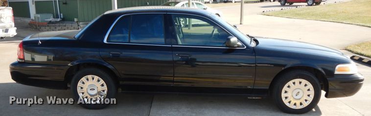 image for item DF3230 2005 Ford Crown Victoria Police Interceptor