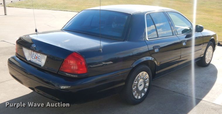 image for item DF3230 2005 Ford Crown Victoria Police Interceptor