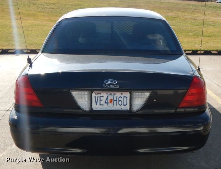 image for item DF3230 2005 Ford Crown Victoria Police Interceptor