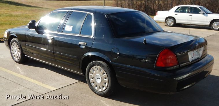 image for item DF3230 2005 Ford Crown Victoria Police Interceptor