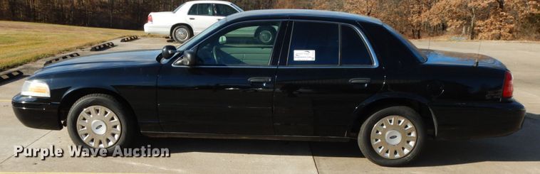 image for item DF3230 2005 Ford Crown Victoria Police Interceptor