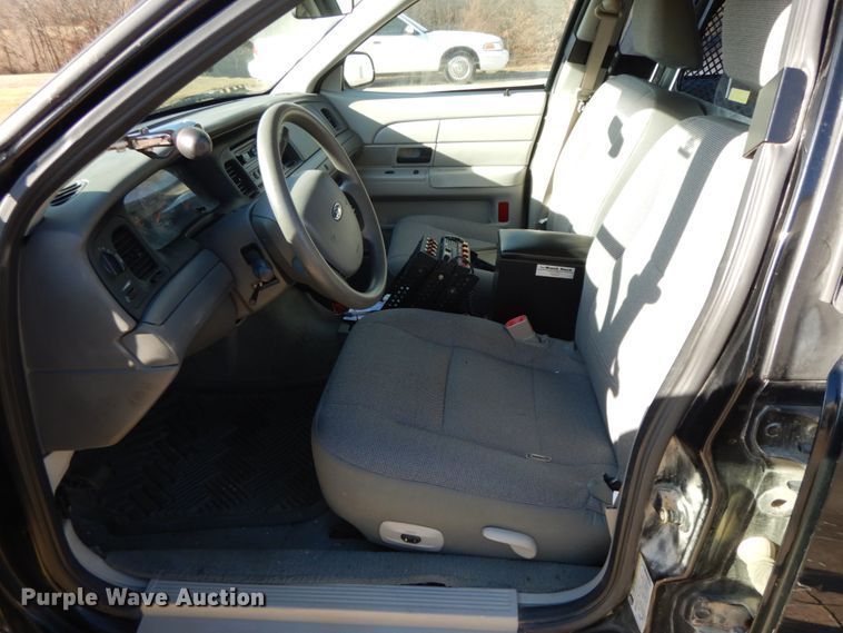 image for item DF3230 2005 Ford Crown Victoria Police Interceptor
