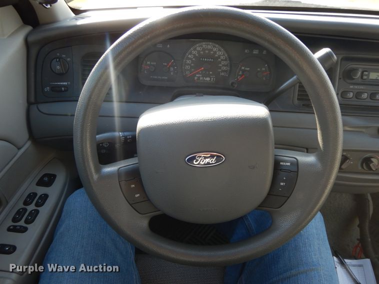 image for item DF3230 2005 Ford Crown Victoria Police Interceptor