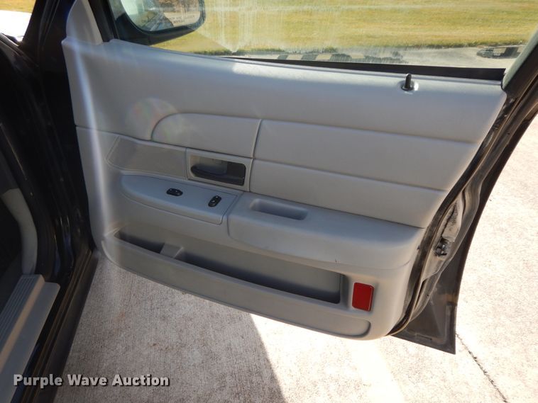 image for item DF3230 2005 Ford Crown Victoria Police Interceptor