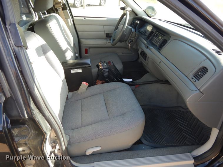 image for item DF3230 2005 Ford Crown Victoria Police Interceptor