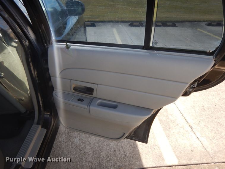 image for item DF3230 2005 Ford Crown Victoria Police Interceptor