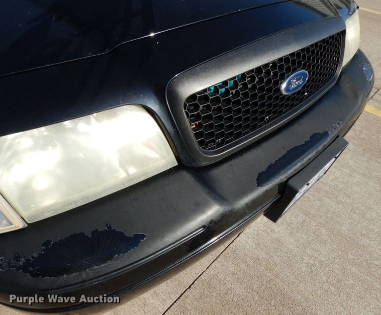 image for item DF3230 2005 Ford Crown Victoria Police Interceptor