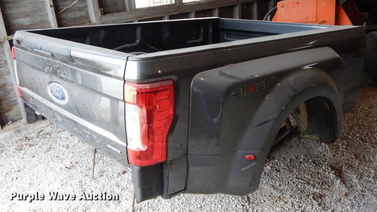 image for item DF3232 2019 Ford F350 pickup truck bed