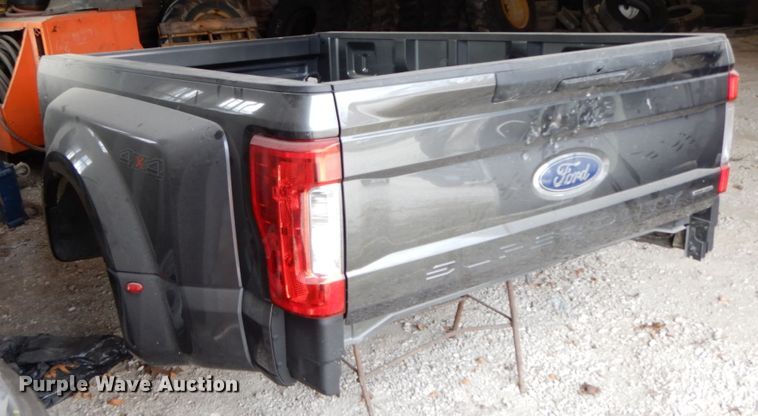 image for item DF3232 2019 Ford F350 pickup truck bed