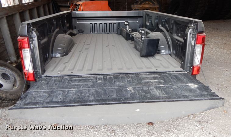 image for item DF3232 2019 Ford F350 pickup truck bed