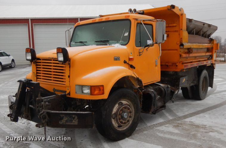 image for item DF3235 2002 International 4900  dump truck