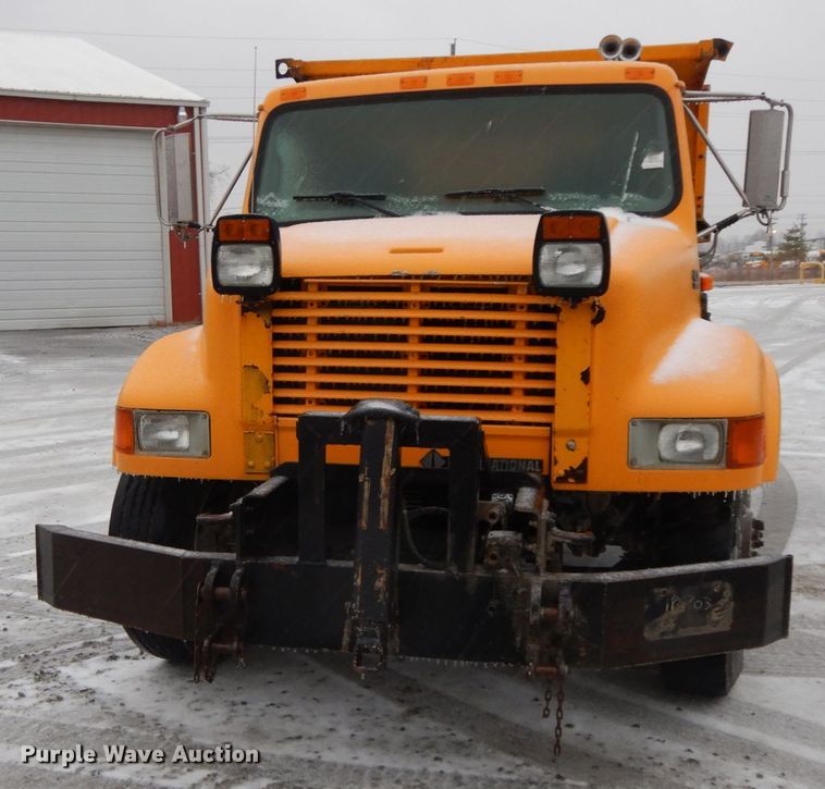 image for item DF3235 2002 International 4900  dump truck