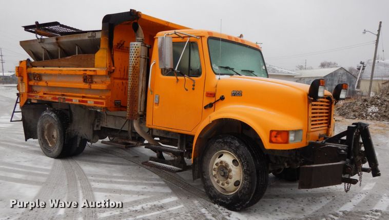 image for item DF3235 2002 International 4900  dump truck