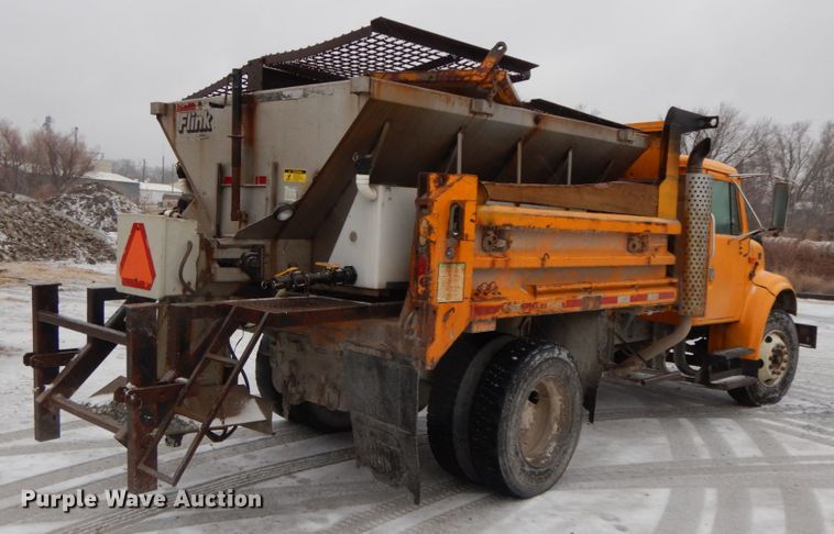 image for item DF3235 2002 International 4900  dump truck