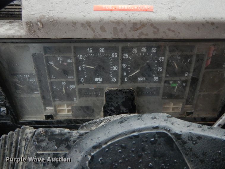 image for item DF3235 2002 International 4900  dump truck