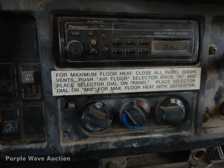 image for item DF3235 2002 International 4900  dump truck