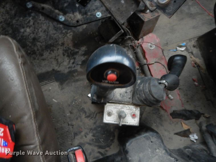 image for item DF3235 2002 International 4900  dump truck