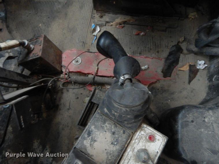 image for item DF3235 2002 International 4900  dump truck